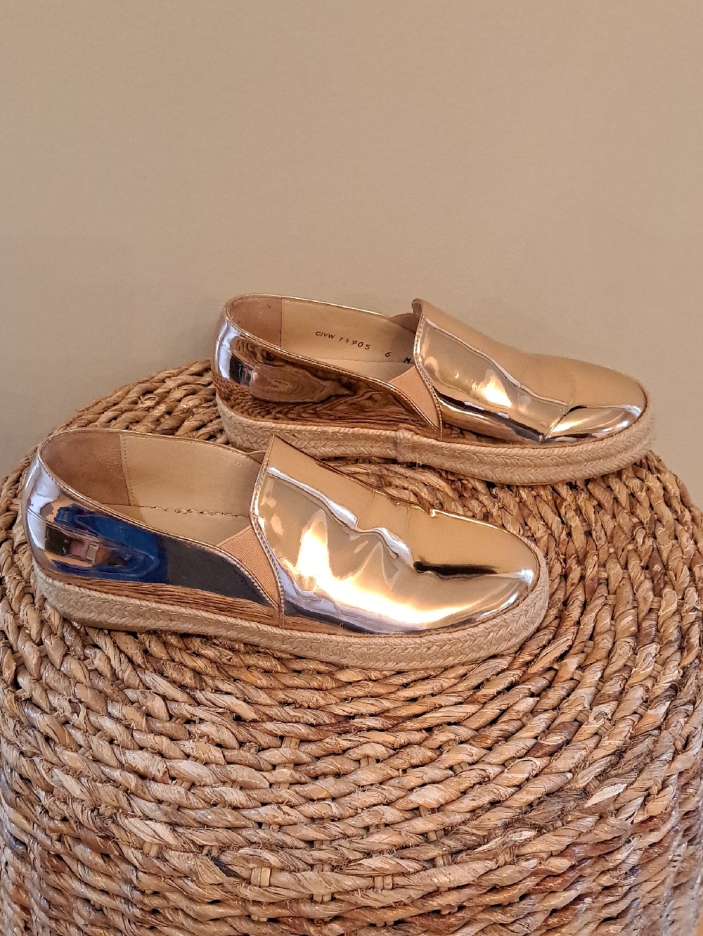 Stuart‎ Weitzman Womens Nugal Rose Metallic Gold Luxury Espadrille Loafers 6